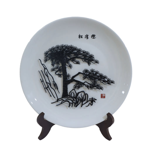 The Porcelain Plate with Guest-Greeting Pine